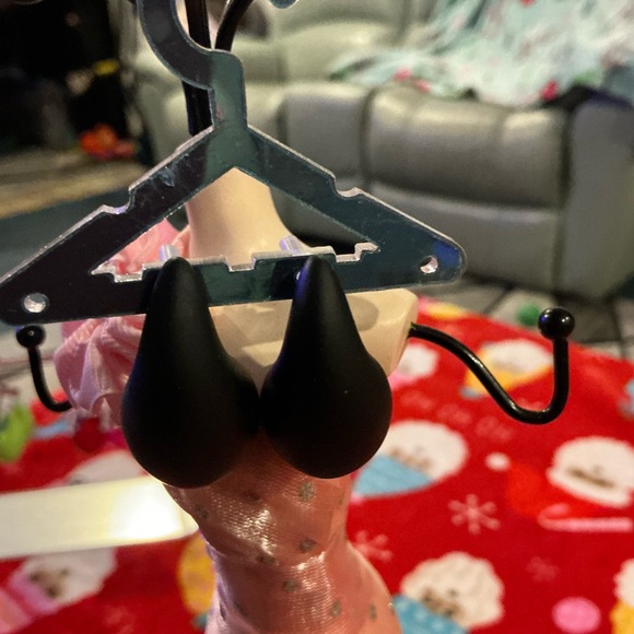 Earrings - Picture 9 of 10